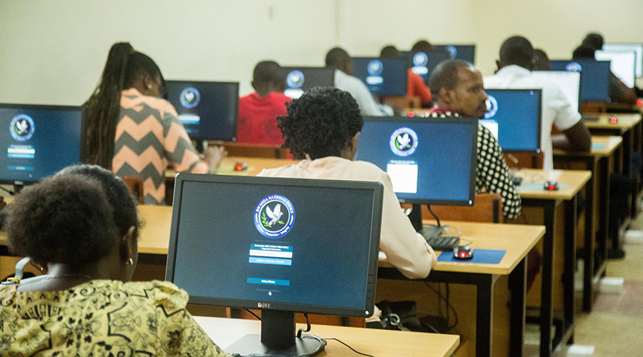 Kwihugura kuri machine